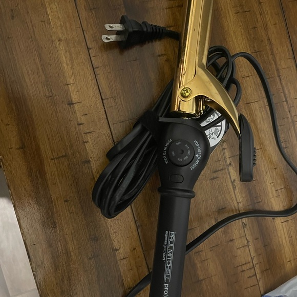 Paul Mitchell Gold and Black Curling Iron - Picture 1 of 4